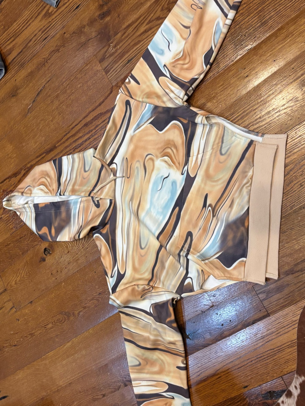 AKIRA Women's Swirl-Print Hoodie in Beige, Brown, Light Blue